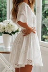 Robe Champêtre Courte Blanche Manches Bouffante Taille Crochetée Florale Été