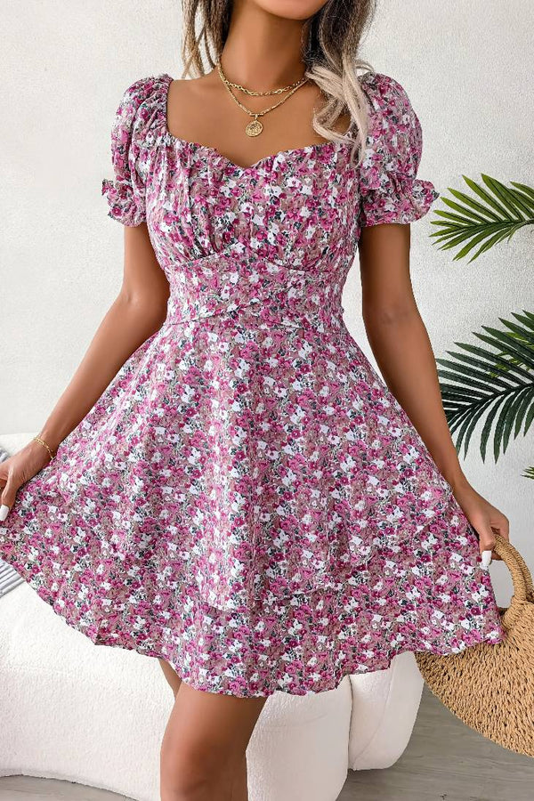 Robe Champêtre Courte Plissée Fleurie Manches Courtes
