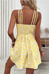 Robe Champêtre Courte Trapèze Jaune À Marguerites Bretelles Fines Sans Manches