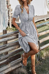 Robe Champêtre Rayée Col V Manches Courtes Taille Élastique Midi Évasée Été
