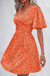 Robe Champêtre Trapèze Orange À Fleurs Manches Papillon Col V