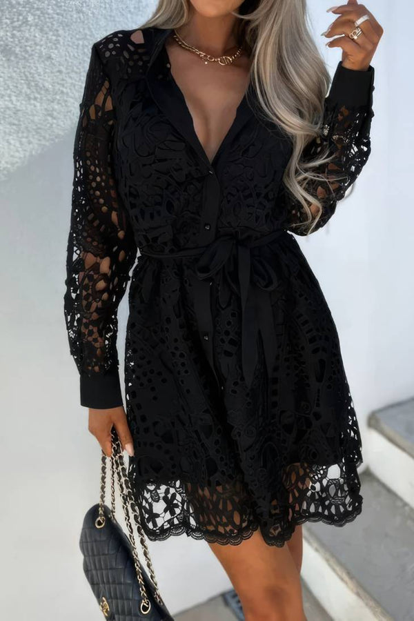 Robe Champêtre Courte Col Chemise Manches Longues Dentelle Ajourée Boutonnée Taille Ceinturée