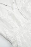 Robe Champêtre Courte Col En V Bretelles Fines Dentelle Fleurie Coupe A-Line Blanche