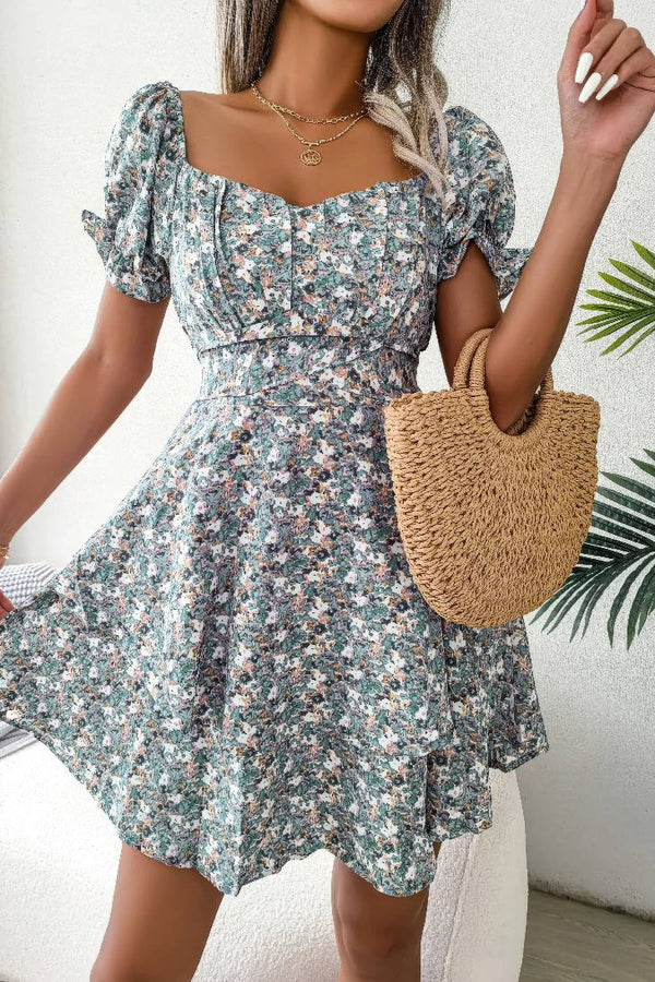 Robe Champêtre Courte Plissée Fleurie Manches Courtes