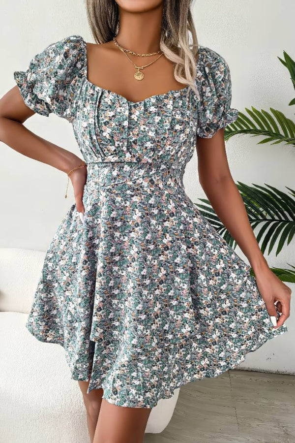 Robe Champêtre Courte Plissée Fleurie Manches Courtes