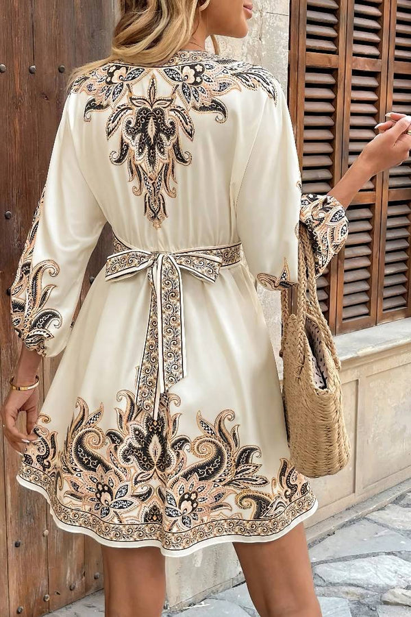 Robe Champêtre Courte Vintage Col V Manches Bouffantes Ceinture Imprimé Baroque