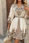 Robe Champêtre Courte Vintage Col V Manches Bouffantes Ceinture Imprimé Baroque