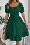 Robe Champêtre Midi Col Carré Manches Bouffantes Taille Smockée Coupe A-Line Ourlet Volant