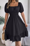 Robe Champêtre Midi Col Carré Manches Bouffantes Taille Smockée Coupe A-Line Ourlet Volant