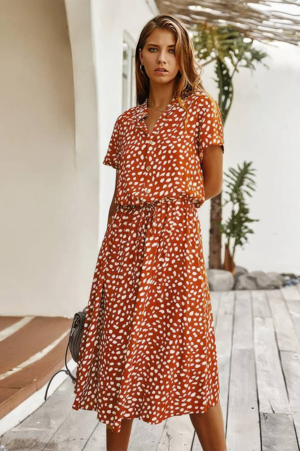Robe Champêtre Midi Col Chemise Manches Courtes Taille Ceinturée Coupe A-Line À Pois