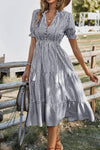 Robe Champêtre Rayée Col V Manches Courtes Taille Élastique Midi Évasée Été