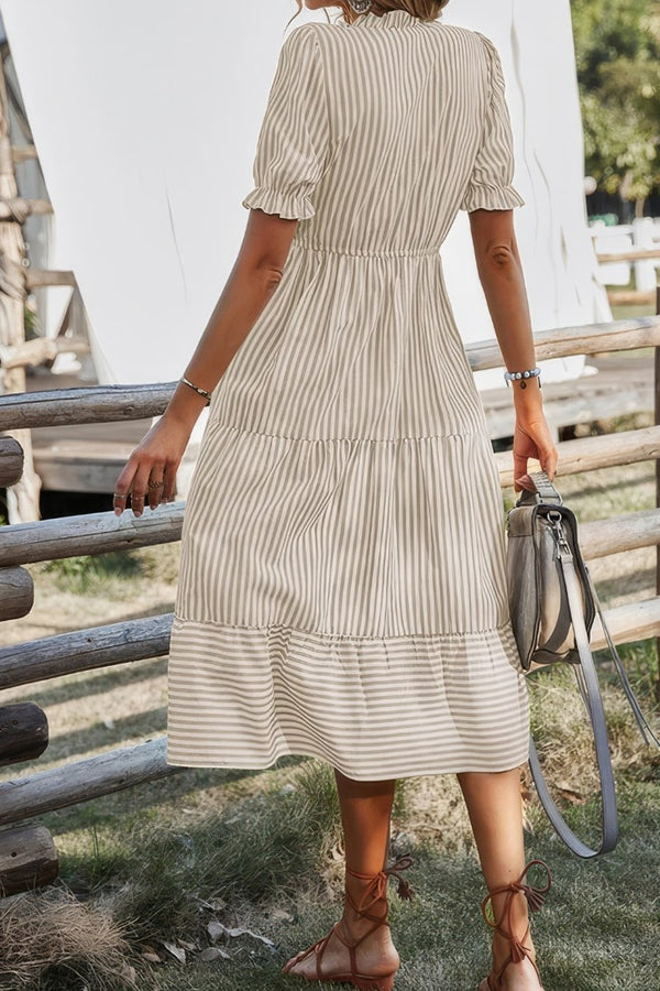 Robe Champêtre Rayée Col V Manches Courtes Taille Élastique Midi Évasée Été