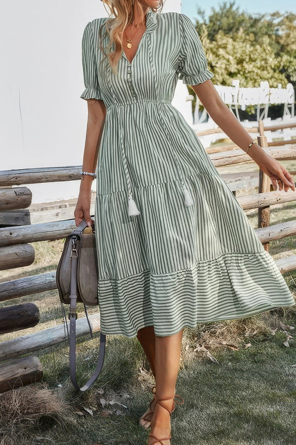 Robe Champêtre Rayée Col V Manches Courtes Taille Élastique Midi Évasée Été
